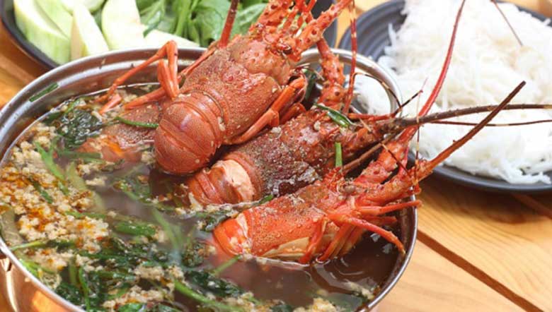Thưởng thức lẩu tôm hùm