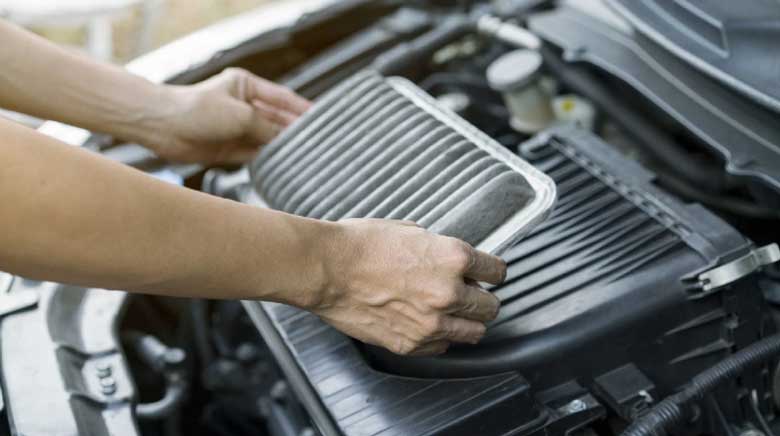 Khử mùi ô tô mới: Gỡ màng nhựa bọc trên các bộ phận ô tô