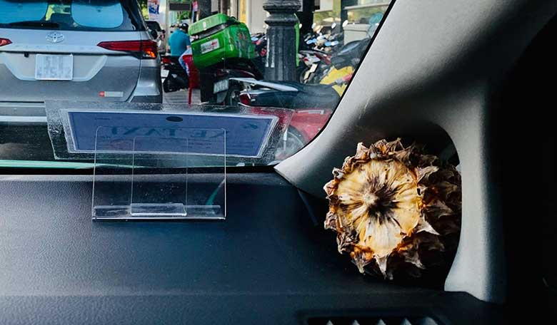 Khử mùi ô tô mới bằng dứa