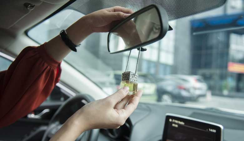 Khử mùi ô tô mới bằng tinh dầu