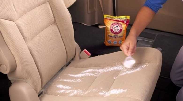 Khử mùi ô tô mới bằng baking soda