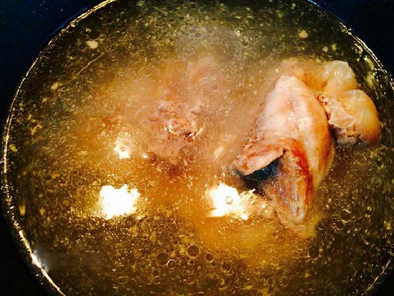 Cách làm lẩu ếch ngon lá lốt khi ninh xương ống