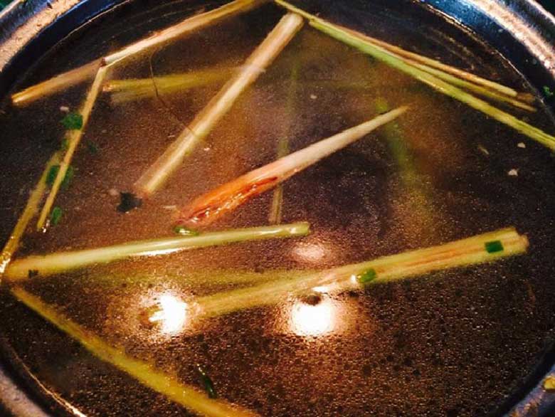 Cách làm nước lẩu ếch lá lốt