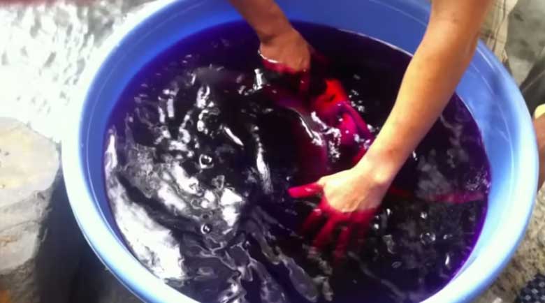 Cách tẩy trắng quần áo bằng thuốc tím