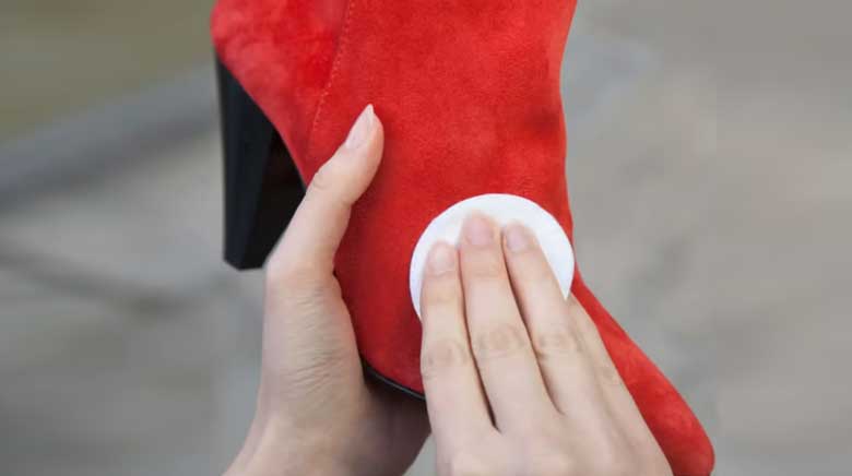 Cách làm sạch giày trắng bằng aceton