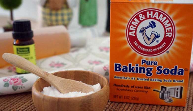 Mẹo lau nhà nhanh sạch bằng baking soda
