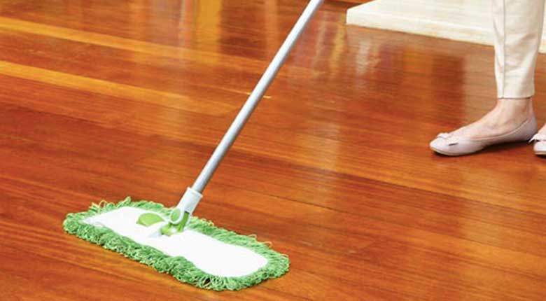 Mẹo lau nhà nhanh sạch với sàn bằng gỗ công nghiệp