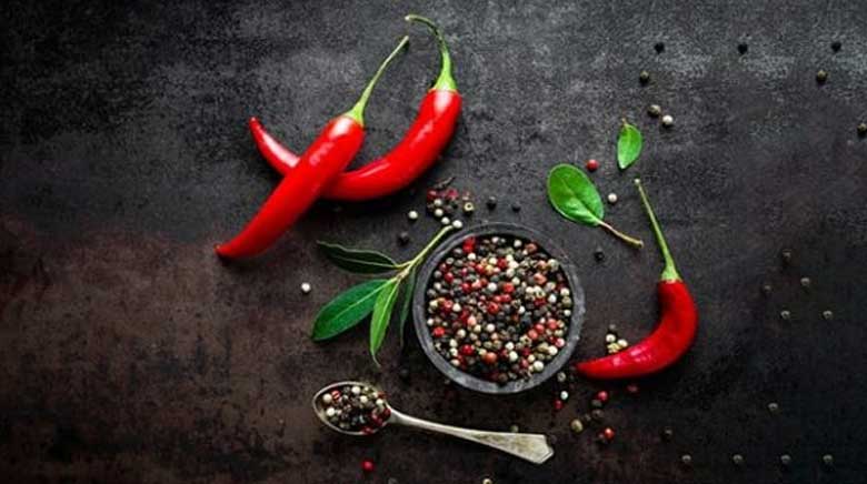 Cách đuổi kiến ra khỏi nhà bằng tiêu và ớt