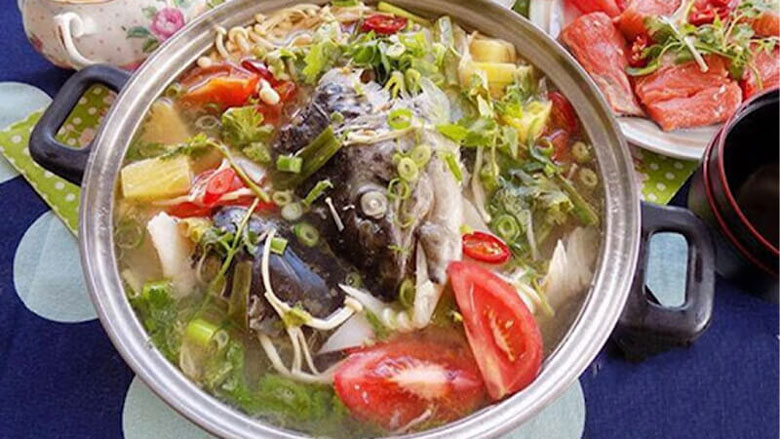 Thưởng thức món lẩu đầu cá hồi