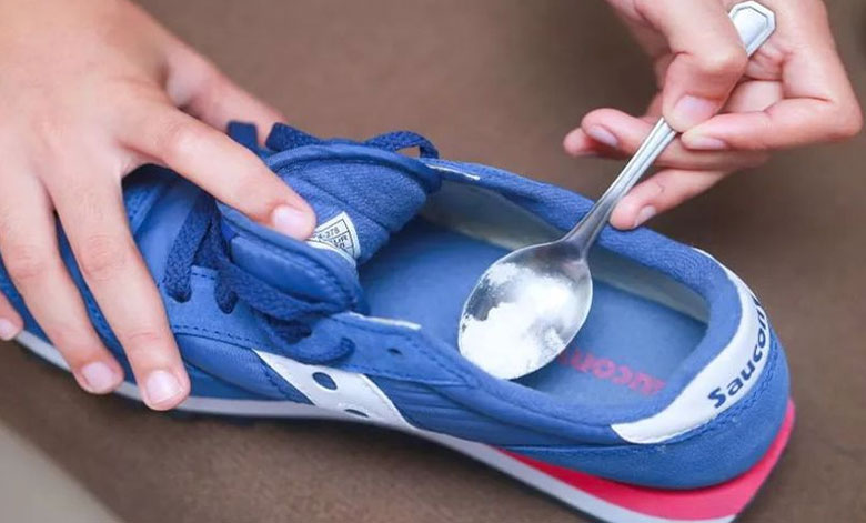 Cách khử mùi hôi giày bằng baking soda