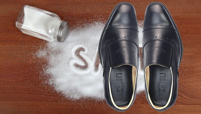 Cách khử mùi hôi giày bằng muối