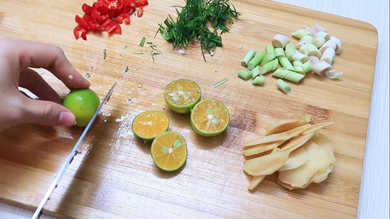 Cách làm nước chấm ốc nướng sơ chế nguyên liệu