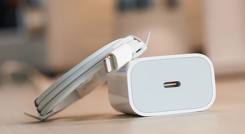 Mẹo sạc pin nhanh: Sạc pin bằng bộ sạc chính hãng từ nhà sản xuất