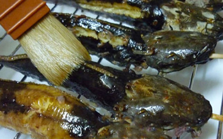 Cách làm cá trê nướng riềng mẻ mang nướng lò vi sóng