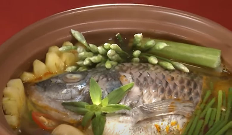 Thưởng thức món lẩu cá rô phi