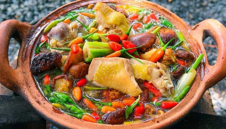 Lẩu gà ớt hiểm thưởng thức