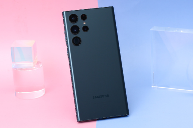 Độ mỏng ấn tượng - Điện thoại Samsung Galaxy S22 Ultra 12GB/256GB Xanh