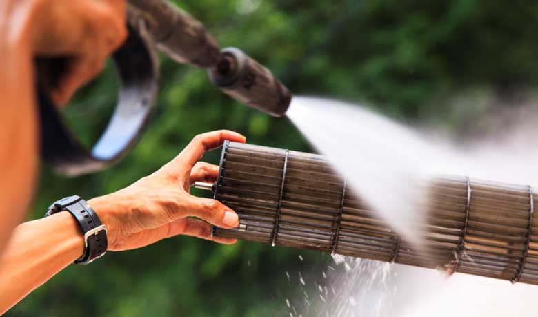 Cách khắc phục điều hòa có mùi khai: Vệ sinh máy điều hòa