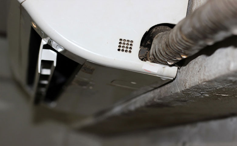 Máy lạnh lúc nóng lúc lạnh bị chảy nước ở dàn lạnh