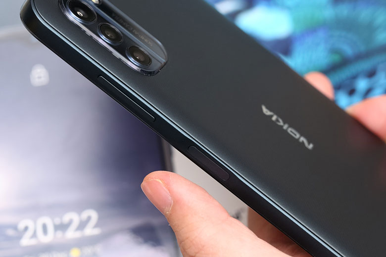 Điện thoại Nokia G21 4GB/128GB Xanh - Cạnh viền bo cong mềm mại