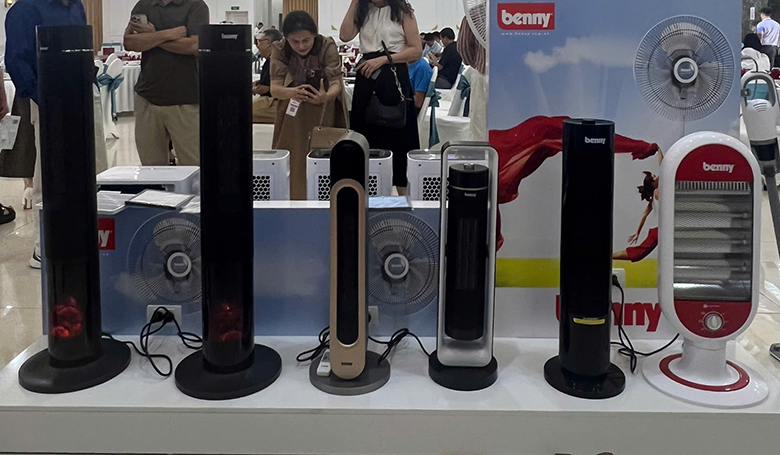 Quạt sưởi gốm Benny BHT-2030 có cảm biến nghiêng đổ