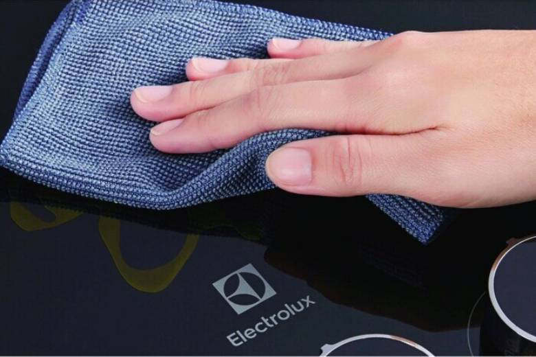 Bếp gas dương Electrolux ETG7257GKR - Mặt kính cường lực dễ dàng vệ sinh