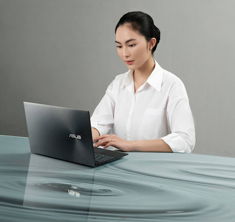 Laptop Asus ZenBook UX425EA-KI839W tạo tư thế thoải mái