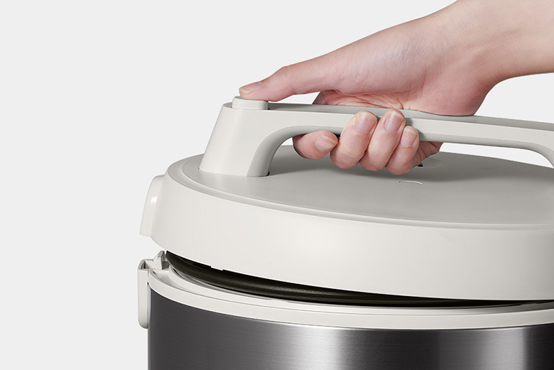  Nồi cơm điện Cuckoo CR-1415 có nắp gài tiện lợi