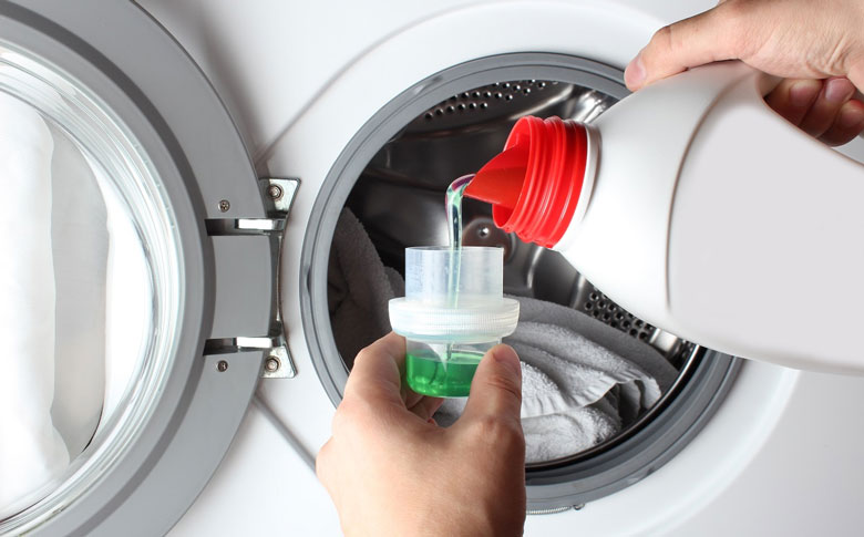 Sử dụng đúng loại và lượng bột giặt/nước giặt cho máy giặt