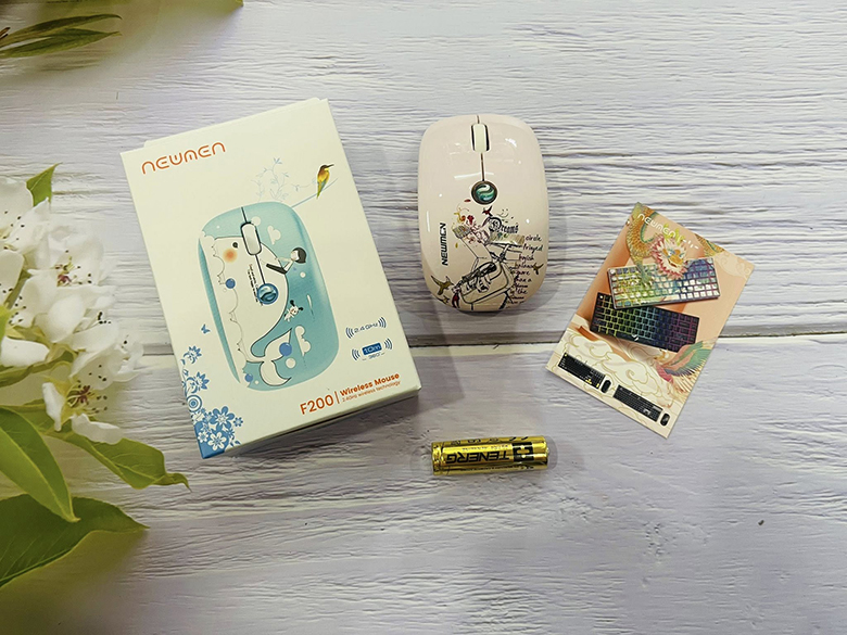  Newmen F200 BABY WHALE trắng  pin AA