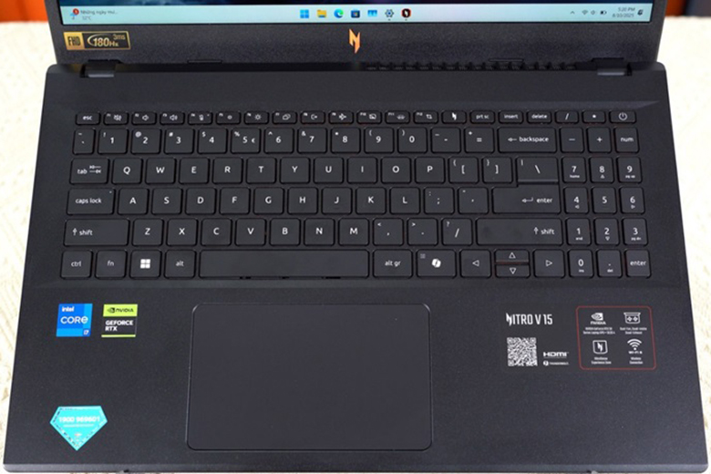Laptop Gaming Acer Nitro V ANV15-52-59RR bàn phím full size