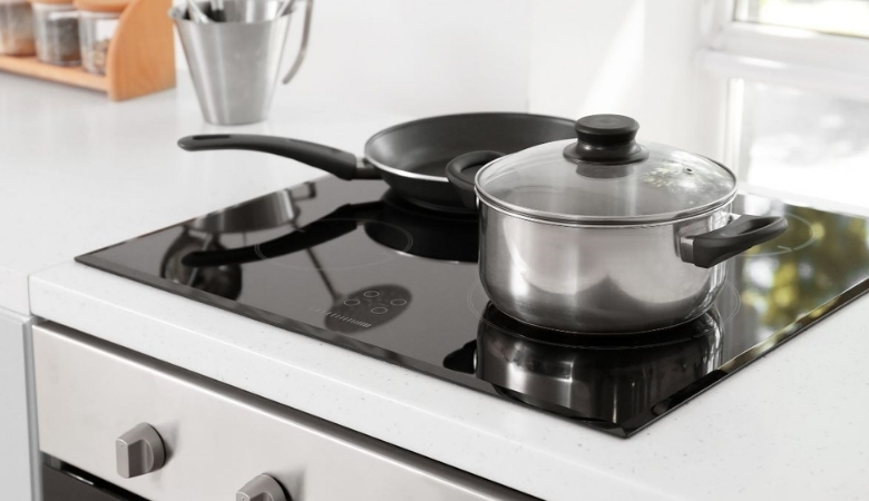 Bếp từ không nóng kêu tạch tạch do sử dụng nồi không phù hợp