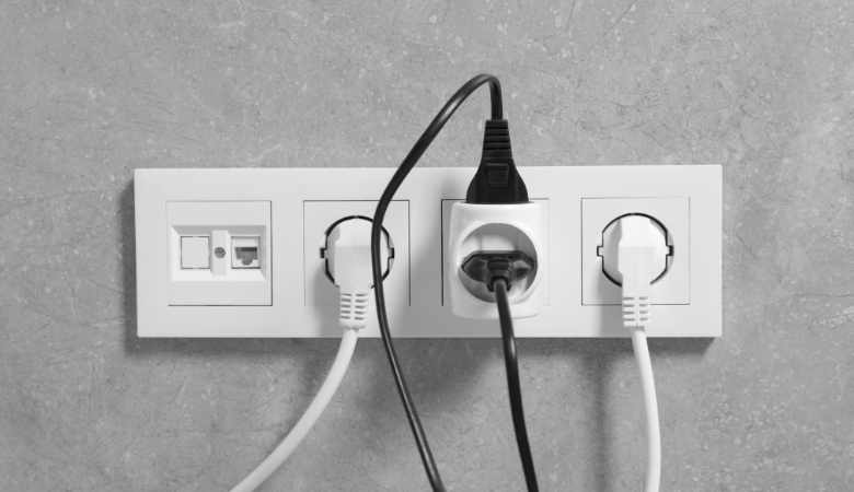 Bếp từ không nóng kêu tạch tạch do quá tải hoặc điện không ổn định