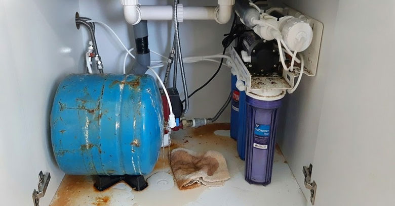 Bình áp máy lọc nước bị rò nước do bơm áp suất quá cao