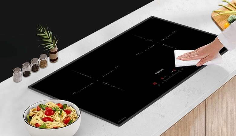 Bếp từ Nagakawa có mặt kính chịu nhiệt và dễ dàng vệ sinh
