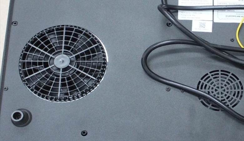 Bếp từ kêu rè rè do quạt tản nhiệt đang hoạt động