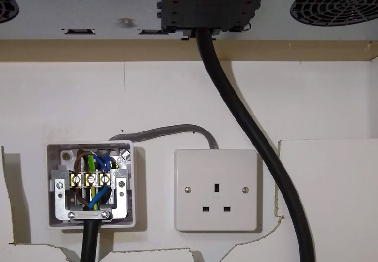 Cách đấu điện bếp từ 3 dây vào Aptomat