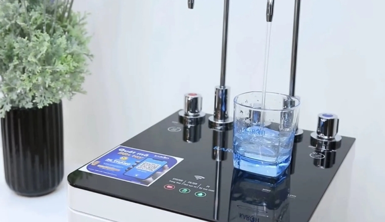 Máy lọc nước Karofi báo đèn đỏ và đèn xanh cùng sáng