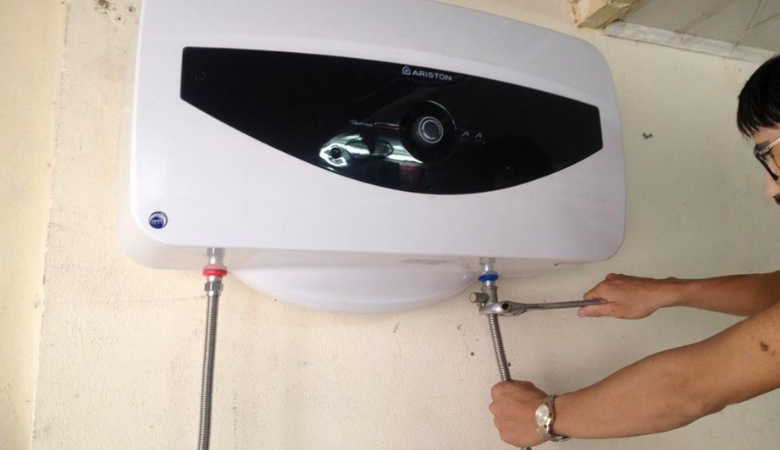 Lưu ý cách xả e bình nóng lạnh Ariston cần đảm bảo an toàn