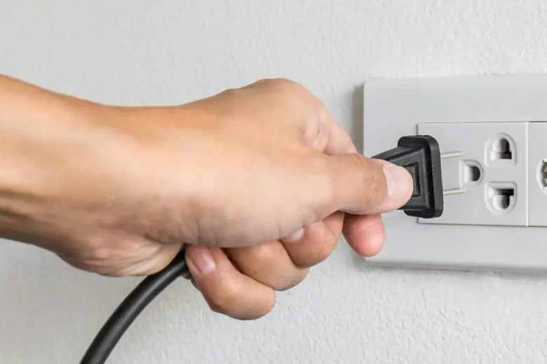 Tivi Sharp nháy đèn đỏ tắt máy đi và khởi động lại