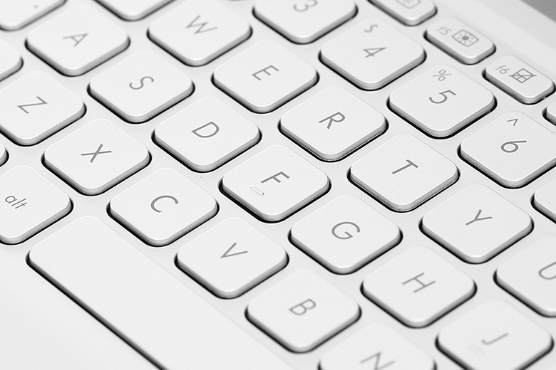 Laptop Asus Vivobook X415EA-EK675W bàn phím gõ thoải mái